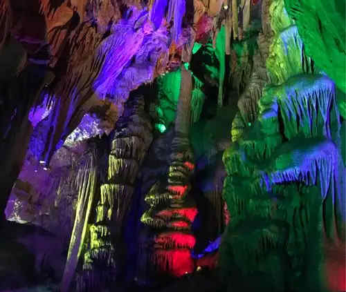 1762310070822729.jpg 柞水溶洞旅游基礎(chǔ)設(shè)施提升建設(shè)項(xiàng)目_副本.jpg